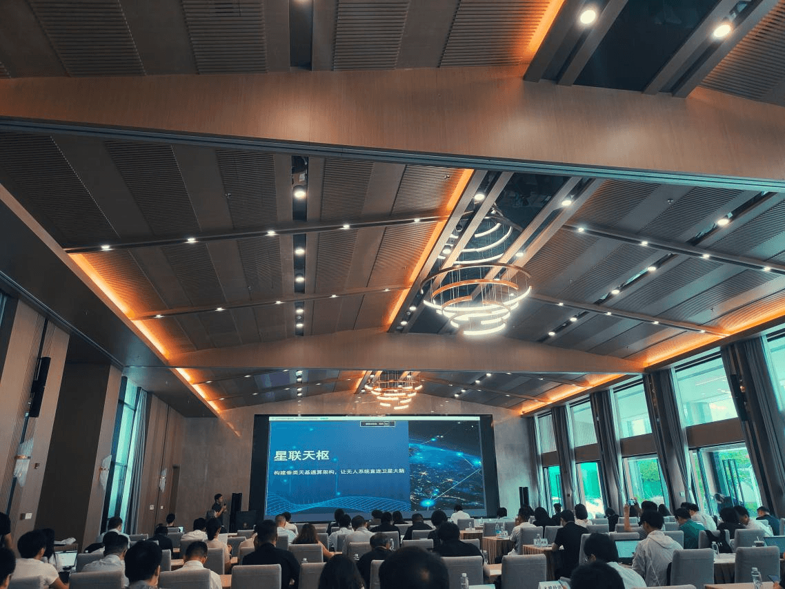 Stardubhe delivering the special session roadshow